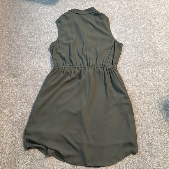 Sleeveless button front dress - Picture 7 of 7